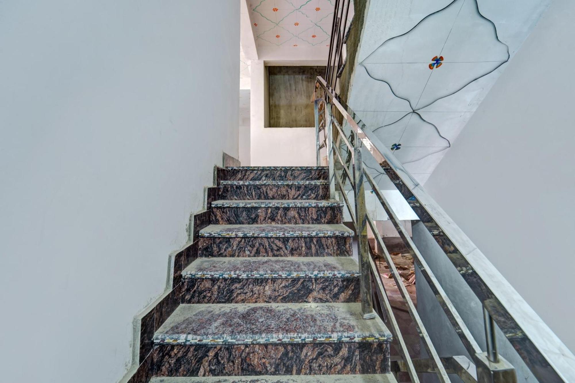 Hotel O S Square Guest House ปัฏนา ภายนอก รูปภาพ